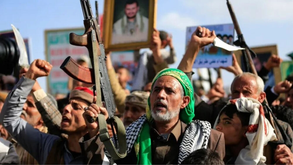 Husi milisleri Suudi Arabistan'ın başkenti Riyad'ı balistik füzelerle hedef aldı
