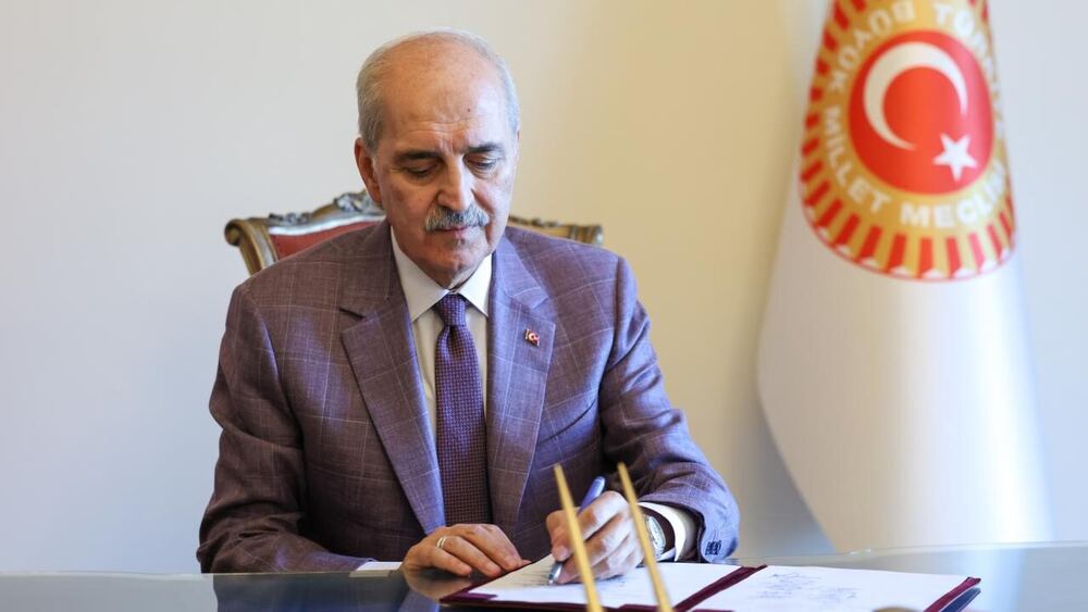 TBMM Başkanı Kurtulmuş Çerçeve Yasayı İmzaladı