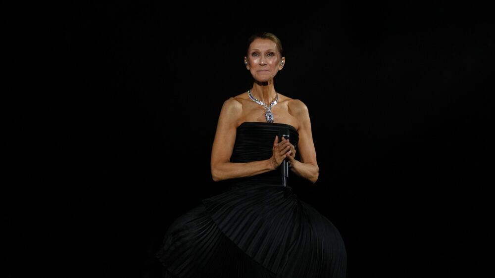 Celine Dion, 6 Yıl Sonra Paris Plenitude Arena’da Konser Açtı