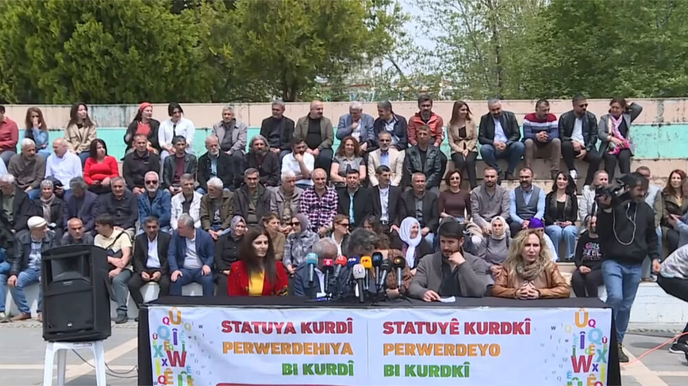 İstanbul Esenyurt’ta yaklaşık bin öğrenci seçmeli Kürtçe dersi talep ediyor
