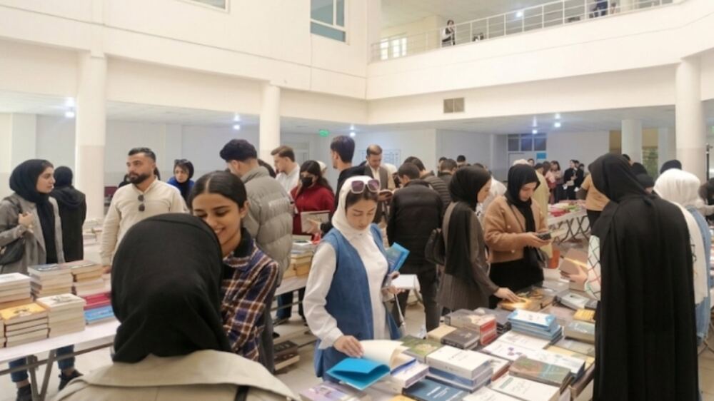 Kelar’da yüzde 70’e varan indirimli kitap fuarı açıldı