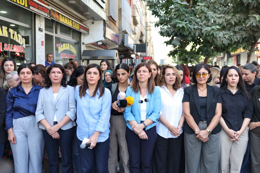 DEM Parti Kadın Meclisi öncülüğünde Diyarbakır’da kadın cinayetleri protestosu
