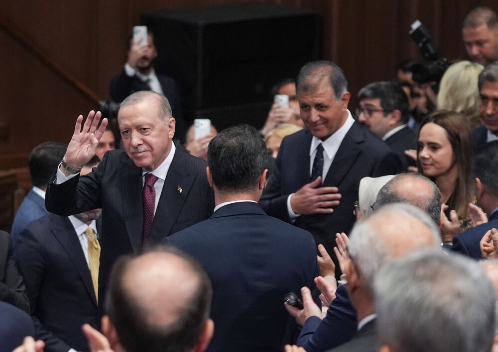 İzmir Büyükşehir Belediye Başkanı Cemil Tugay AK Parti'ye Katıldı