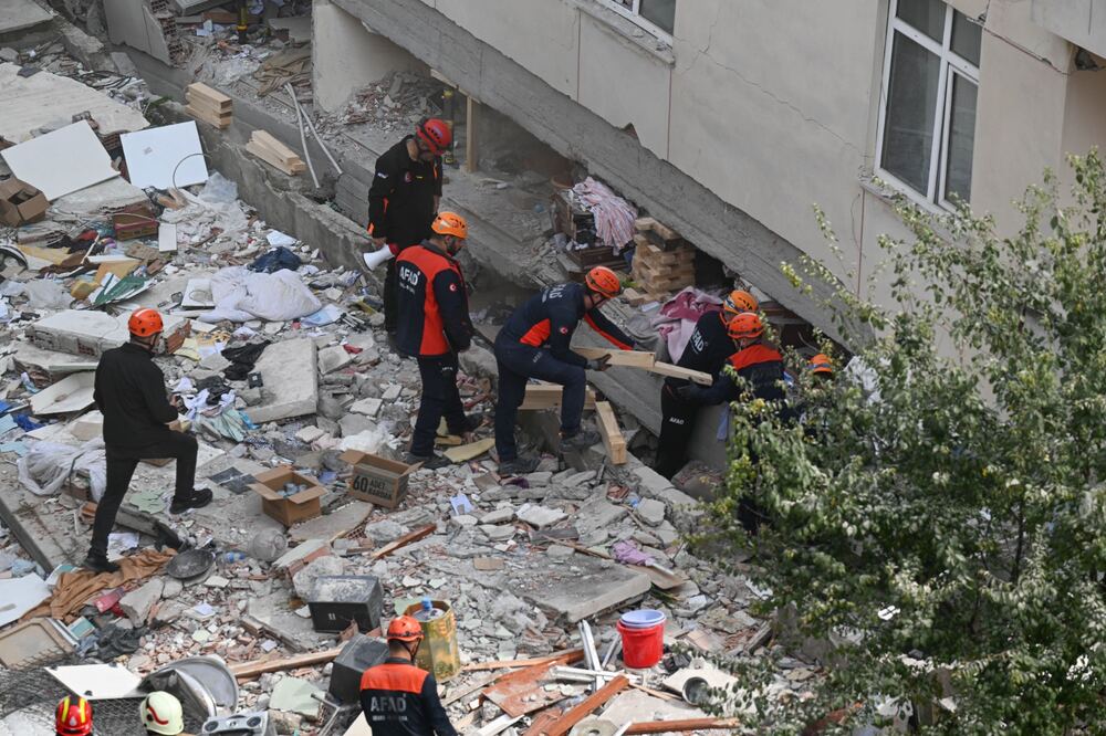 İstanbul Maltepe'de Çöken 7 Katlı Binada Ölüm Sayısı 5'e Yükseldi