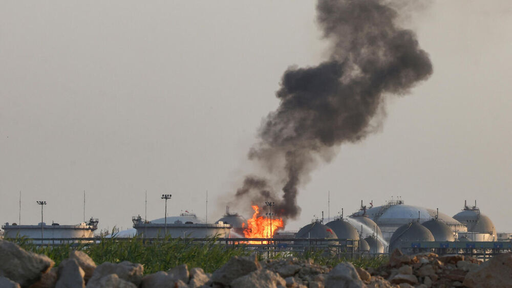 Sana'daki Yemen Petrol Şirketi hava saldırısıyla hedef alındı