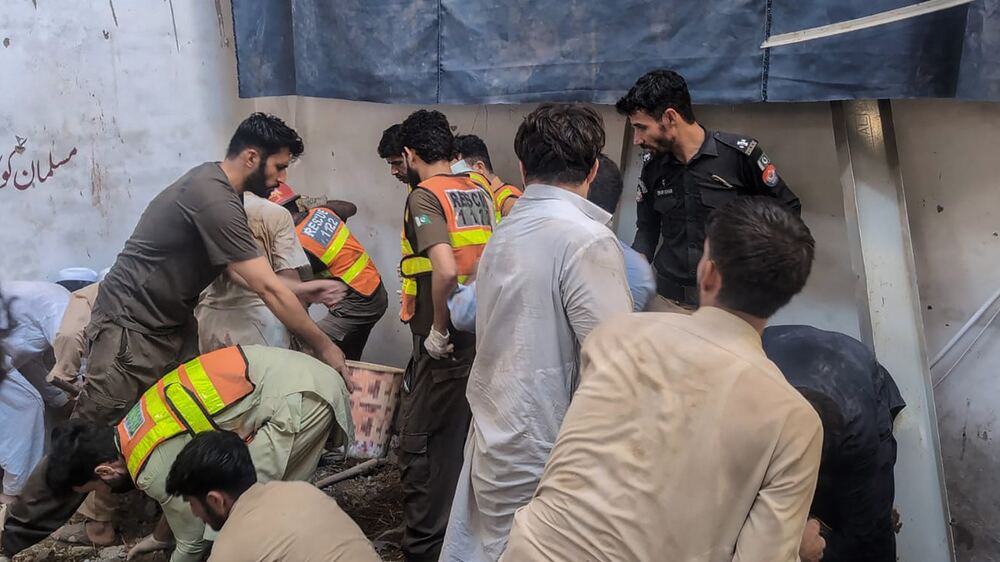 Pakistan'da okul tavanı çöktü: 22 ölü ve onlarca yaralı