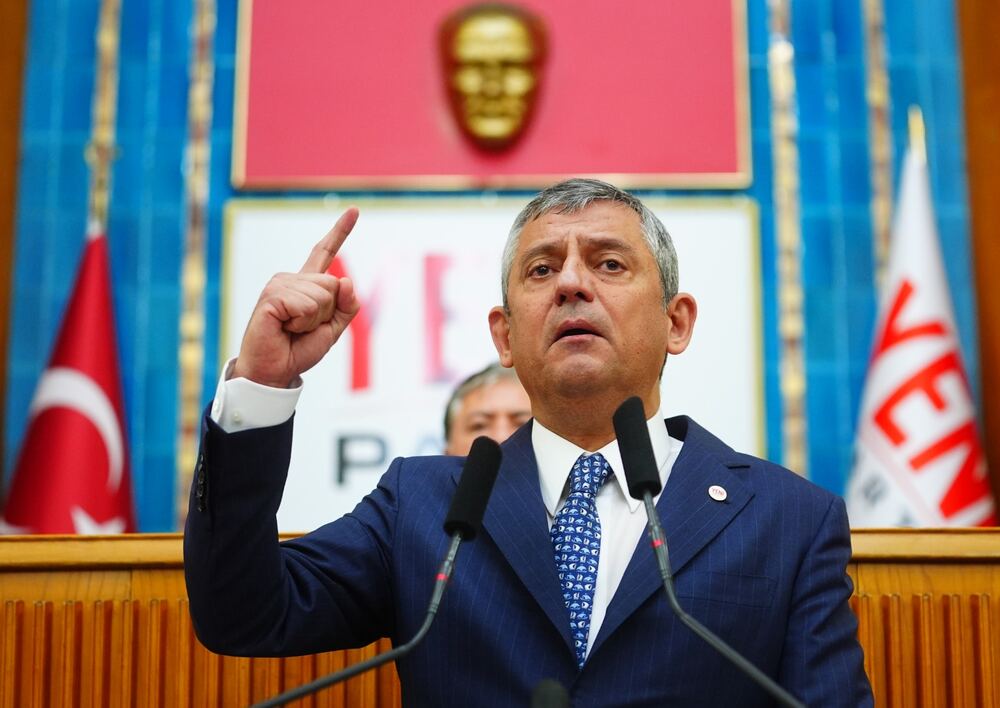 Yeni Parti Lideri Özgür Özel, Fon Krizinin Maliyeti 110 Milyar Dolar Olduğunu Duyurdu