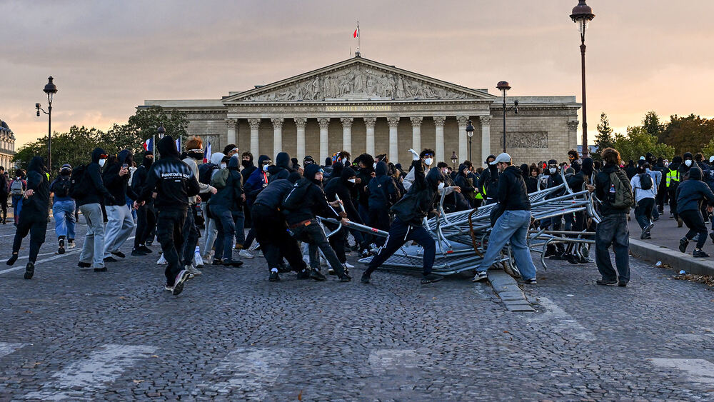Avrupa genelinde ekonomik kriz ve yaşam maliyeti protestoları büyüyor