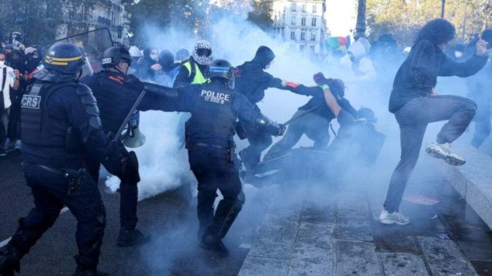 Fransa'da protestolar şiddetlendi: Polis ve göstericiler arasında çatışma çıktı