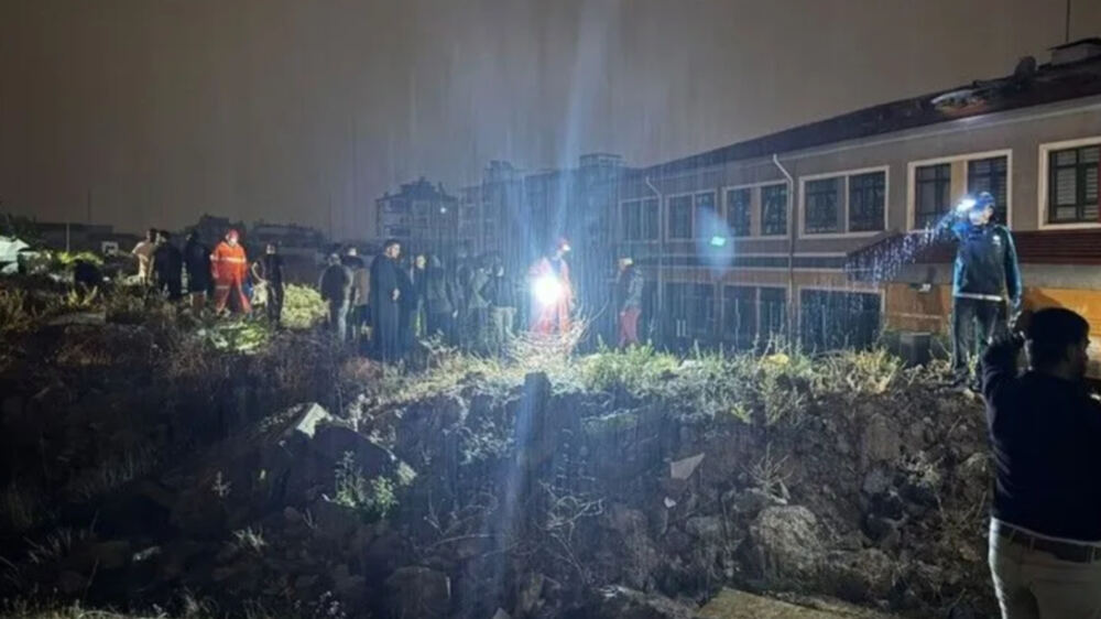 Antalya'da şiddetli fırtına: Konteyner devrildi, 4 işçi hayatını kaybetti