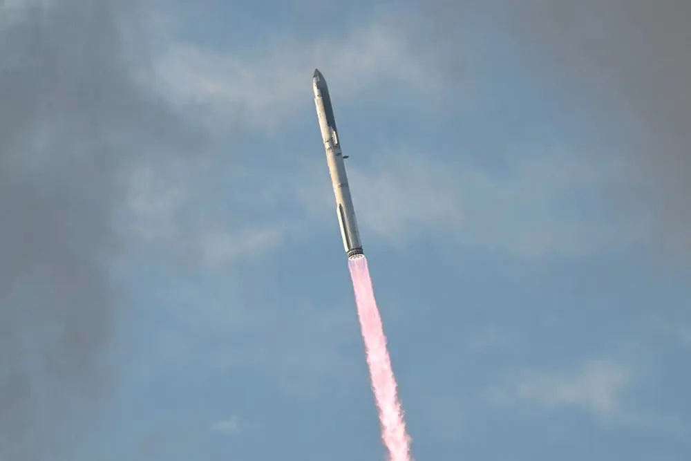 SpaceX'in dev Starship roketi ilk kez Dünya yörüngesine ulaştı