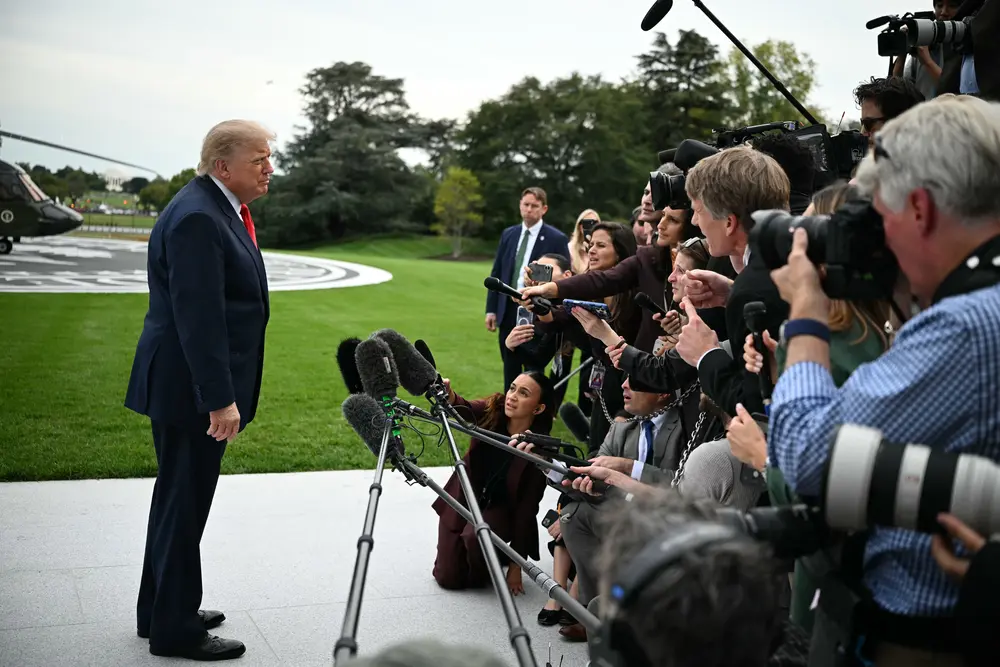 Trump: Ara seçimlerden önce İran'a yeniden saldırabiliriz