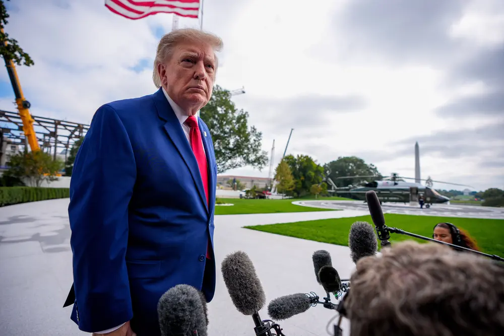 Donald Trump, Beyaz Saray Sözcüsü Karoline Leavitt'i görevden aldı