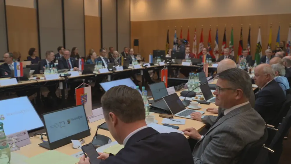 Almanya'da 16 Eyalet Başbakanı Krizleri Görüşmek Üzere Berlin'de Toplandı