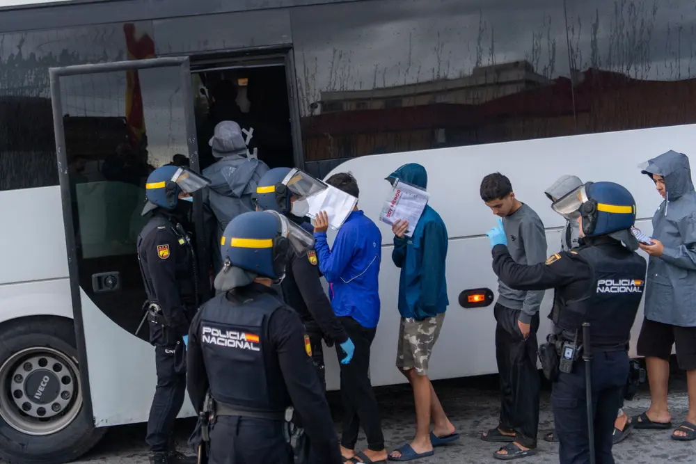 Avrupa Birliği, Frontex'e Göçmenleri Sınır Dışı Etme Yetkisi Veriyor