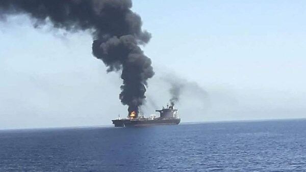 İran Devrim Muhafızları: Hürmüz Boğazı Yakınlarında Tankerler ve Gemiler Vuruldu