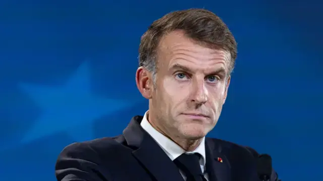 Fransa Cumhurbaşkanı Macron: Protestoları yatıştırmak için güçlü önlemler alacağız