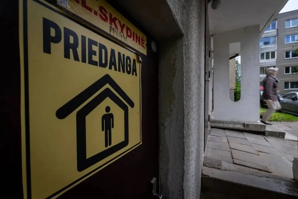Litvanya'da tanımlanamayan uçan cisim alarmı: Halk sığınaklara çağrıldı