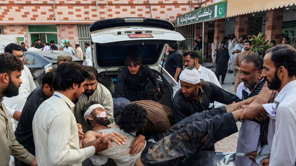 Pakistan'da güvenlik noktasına bombalı araç saldırısı: 11 ölü, 18 yaralı