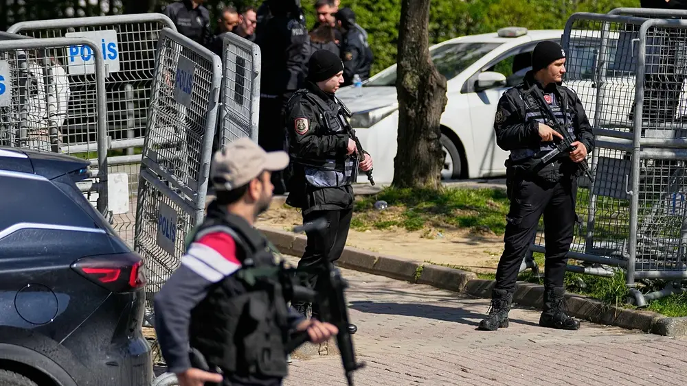 Paris banliyösünde silahlı saldırı: 1 ölü, 4 yaralı