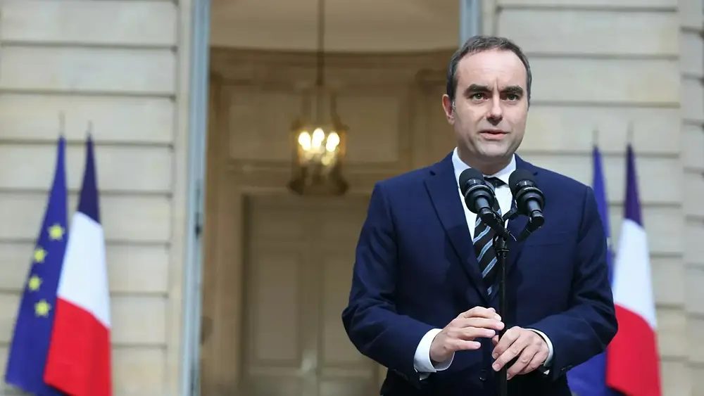Fransa Başbakanı protestoları yatıştırmak için sendikalarla görüştü