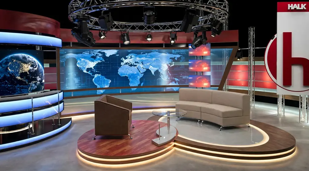 Türk polisi muhalif Halk TV'nin merkezine baskın düzenleyerek yayını durdurdu