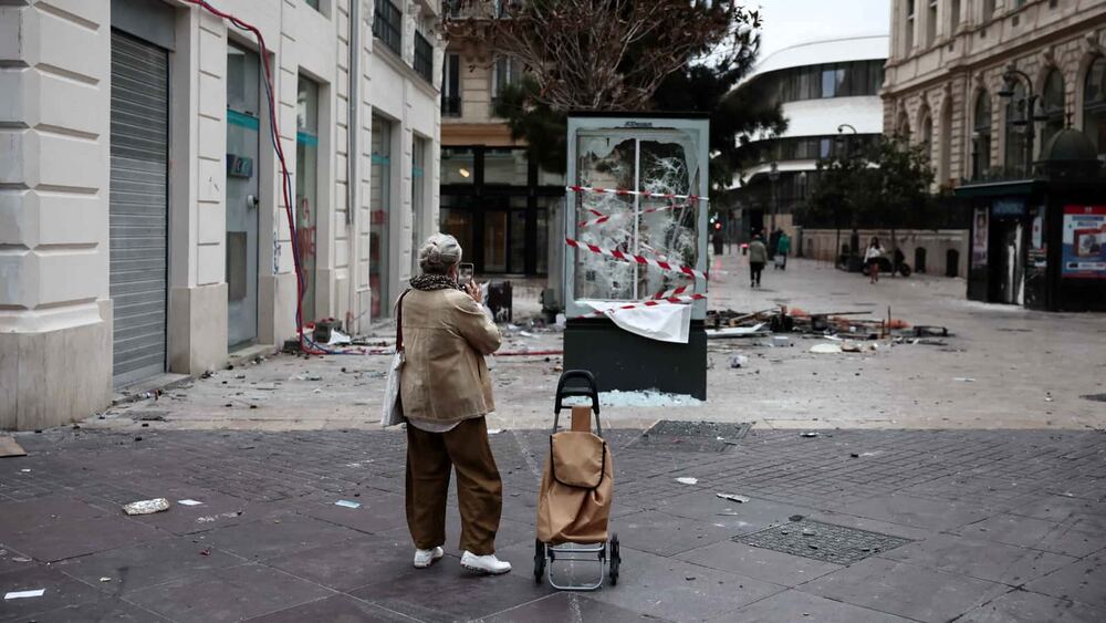 Fransa'nın Lyon kentinde tüm gösteriler yasaklandı