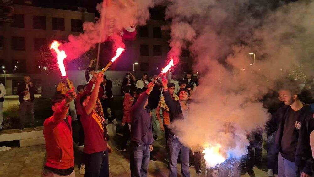 Adıyaman'da Galatasaray Taraftarları Derbi Galibiyetini Coşkuyla Kutladı