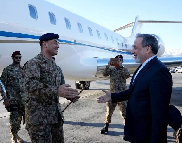 Pakistan Genelkurmay Başkanı Asım Münir Tahran'da temaslarda bulunuyor
