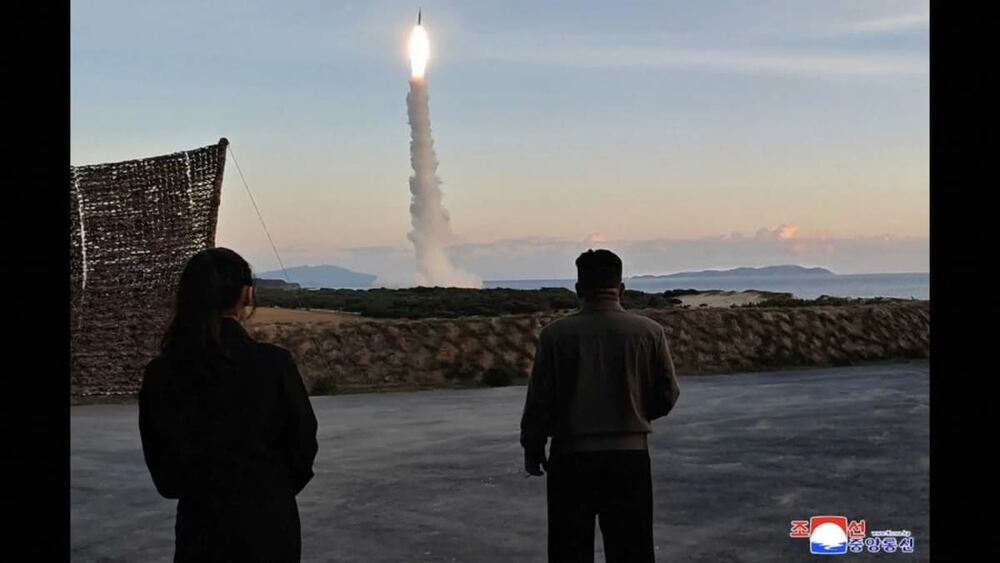 Kim Jong-un, hipersonik füze denemesini denetledi ve nükleer caydırıcılığı güçlendirme çağrısı yaptı