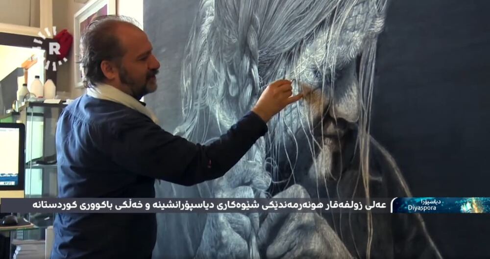 Almanya’da Kürt Ressam Ali Zülfikar, Kurşun Kalemle Duygusal Portreler Sergiliyor