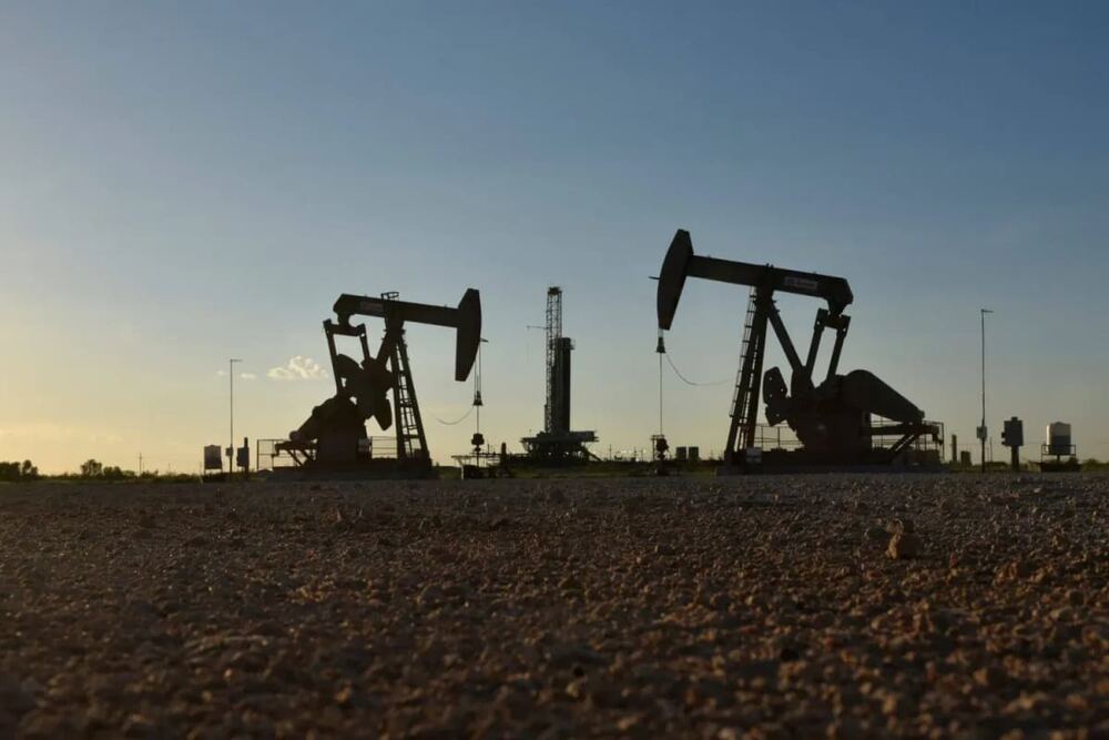 Petrol fiyatları zirvesinde: Ortadoğu gerilimi ve Libya endişeleri fiyatları yükseltti