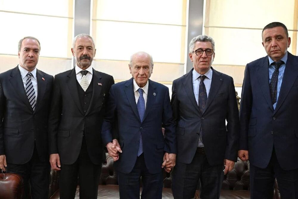 Bahçeli'nin aracılığıyla Sarallar ve Şahinler MHP Genel Merkezinde barıştı