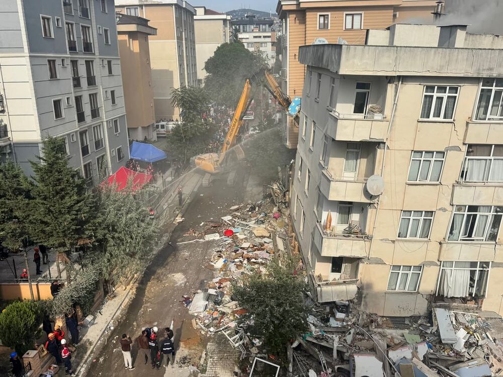 Maltepe’de 7 Katlı Bina Çöktü: 2 Ölü, 10 Sağ Kurtarıldı