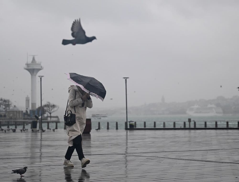 Meteoroloji 48 il için sağanak ve fırtına uyarısı yaptı, sıcaklıklar normallerin altında