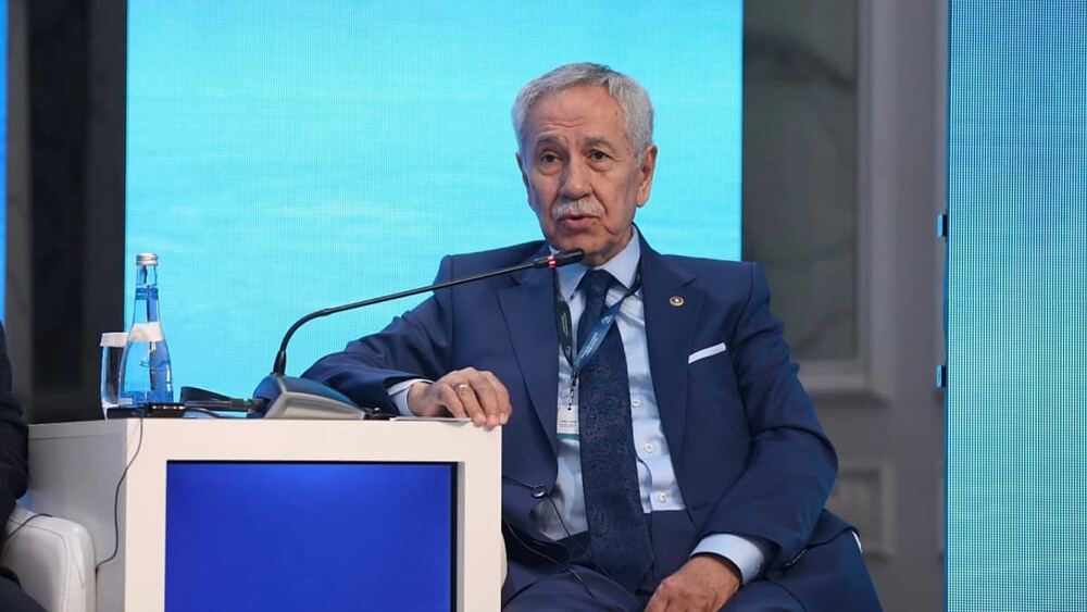Bülent Arınç: Tüm gazetecilerin özgür olması şart