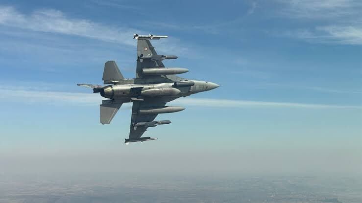 Romanya, Hava Sahasını İhlal Eden 2 İHA'yı Karadeniz'de F-16'larla Düşürdü